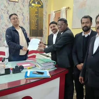 चांडिल: चांडिल में जेल भवन निर्माण के लिए भूखंड आवंटन हेतु बार एसोसिएशन ने एसडीओ को ज्ञापन सौंपा