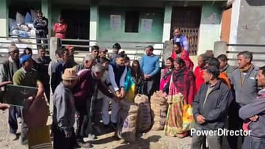 धारी: धारी ब्लॉक के अंतर्गत पहाड़पानी में ग्रामीण जनों को सरकार के माध्यम से सब्सिडी पर आलू के फसल के बीज का वितरण किया गया