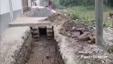 तेघरा: घटिया सड़क निर्माण से बढ़ा हादसों का खतरा, ठेकेदार की लापरवाही से बच्चे व बुजुर्ग हो रहे घायल