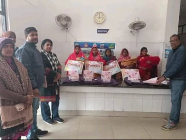 चंदवारा: बेटी बचाओ बेटी पढ़ाओ के तहत सीएचसी चन्दवारा में गर्भवती माताओं को बेबी किट व कंबल का वितरण