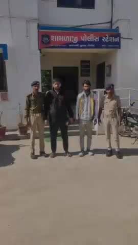 ભિલોડા: શામળાજી પોલીસે અણસોલ ચેકપોસ્ટ પર થી પરચુરણ સામાન ની આડમાં દારૂ ઝડપાયો.પોલીસે કુલ 1.02 નો મુદ્દામાલ સાથે બે આરોપી ઝડપાયો.