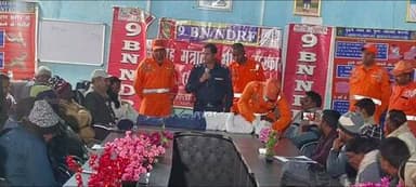 डंडई: डंडई प्रखंड कार्यालय में एनडीआरएफ ने आपदा प्रबंधन जागरूकता कार्यक्रम का आयोजन किया