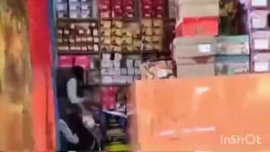 मनिया: युवक के साथ मारपीट करने का वीडियो हुआ वायरल, पीड़ित ने कौलारी थाने के एक पुलिसकर्मी पर लगाए आरोप