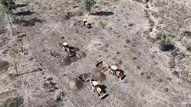 खंडवा: खंडवा में जंगल पर कब्जे की साजिश नाकाम, वन अमले ने अतिक्रमणकारियों को खदेड़ा, जेसीबी से खोदे गड्ढे