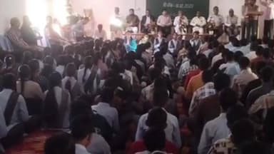 आसपुर: आसपुर में भामाशाह सम्मान समारोह आयोजित, विद्यार्थियों को वितरित किए गए स्वेटर