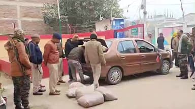 परसा: पुलिस ने परसौना से देशी शराब से लदी एक कार को किया ज़ब्त, चालक और शराब तस्कर फरार