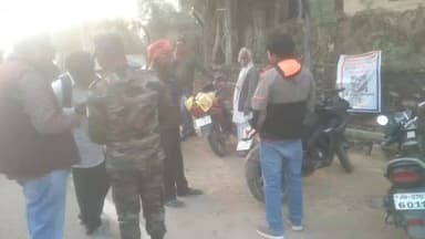 पालकोट: पालकोट थाना के मुख्य गेट के समीप जिला परिहवन पदाधिकारी के द्वारा चला गया वहांन जांच अभियान।