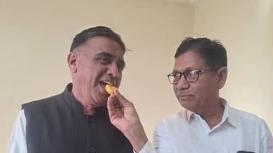 તારાપુર: તારાપુર બાર એસોસિયેશનના પ્રમુખની ચૂંટણી પૂર્ણ, સૈફુલ્લામીયાં શેખે બહુમતિ સાથે વિજય મેળવી પ્રમુખપદે શપથ લીધા.