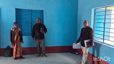 रानीश्वर: रानीश्वर बीडीओ ने धनभाषा पंचायत के मतदान केंद्र संख्या 182 और 184 में चल रही विशेष गहन पुनरीक्षण मैपिंग का निरीक्षण किया