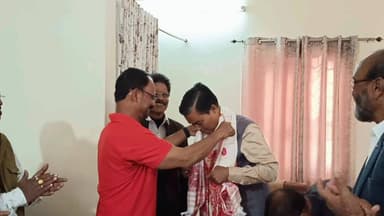 ছয়গাঁও: ছয়গাঁৱত সাধাৰণ ৰাইজ সৈতে মতবিনিময় কৰে মেয়ৰ মৃগেন শৰণীয়াই