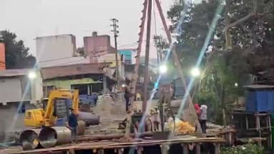 ভাঙড় ২: ২৬শে নির্বাচনের আগে ভাঙ্গড়বাসীকে মিলনসেতু উপহার দিতে চলেছে তৃণমূলকংগ্রেস নির্মাণের কাজ খতিয়ে দেখলেন এলাকার পর্যবেক্ষক