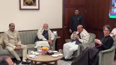 🚨दिल्ली में सेशन के बाद सियासी मुलाकात: PM मोदी, राजनाथ सिंह और प्रियंका गांधी की चाय पर चर्चा
#DelhiPolitics #PMModi #...