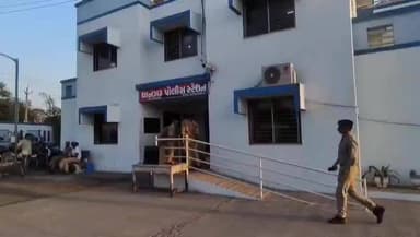 થાનગઢ: થાનગઢ ખાતે મોબાઈલમાં વરલી મટકાનું જુગાર રમાડતો શખ્સ ઝડપાયો