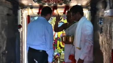 కాటారం: ప్రచార వ్రతాన్ని సందర్శించి లక్ష్మీ నరసింహ స్వామి వారిని దర్శించుకున్న కలెక్టర్