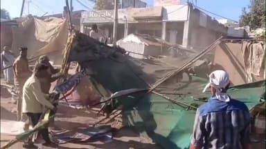 शाजापुर: शाजापुर में प्रशासन ने हटवाईं अवैध फूल की दुकानें, दुकानदारों को दोबारा कब्जा न करने की चेतावनी