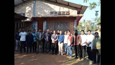 ছয়গাঁও: ধোৱাৰগাৱত ৰাইজৰ সৈতে মতবিনিময় কৰে মেয়ৰ মৃগেন শৰণীয়াই