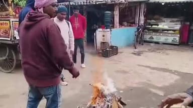 कस्बा: शुक्रवार को कड़ाके की ठंड को देखते हुए अंचलाधिकारी के निर्देश पर कई जगहों पर अलाव की व्यवस्था की गई