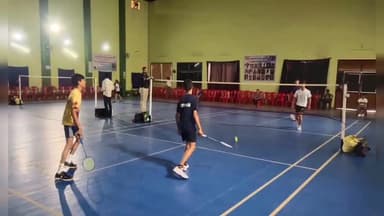 वारासिवनी: इंडोर स्टेडियम में एनबीए पीवी बैडमिंटन कप 2025 का भव्य शुभारंभ, पूर्व मंत्री प्रदीप जायसवाल भी शामिल हुए