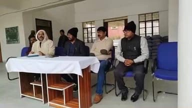 मरकच्चो: खरसावां आवासीय समिति चेयरमैन ने शुक्रवार को चोपनाडीह नगिरतो के आश्रम आवासीय विद्यालय का किया औचक निरीक्षण