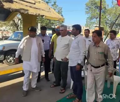 પેટલાદ: શહેરની સાંઈનાથ ચોકડીએ રાજ્યકક્ષાના મંત્રીની ઉપસ્થિતિમાં વિકાસના કામોનો ખાતમુહૂર્ત કરાયુ