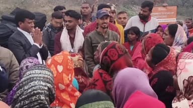 बाघमारा/कतरास: लोया बाद के कनकनी में सहदेवा फाउंडेशन द्वारा कंबल वितरण कार्यक्रम का आयोजन