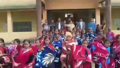 बगोदर: बगोदर के बिरोहरटंडा और बालक में बिरहोर परिवारों के बीच कंबल का वितरण किया गया