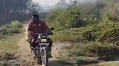 सोनबरसा: सीमा से सटे भारसर गांव में खाद की तस्करी, वायरल वीडियो से प्रशासन चिंतित