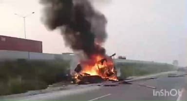 ধনিয়াখালি: ভয়াবহ অগ্নিকান্ড হুগলির গুড়াপে, পুড়ে ছাই হয়ে গেল আস্ত একটি লরি