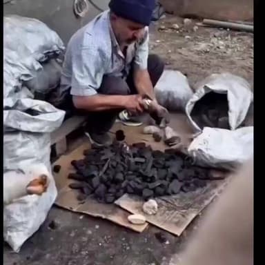 बताओ कोयला तक नकली बनने लगा अब किस चीज की शुद्धता पर भरोसा करें??? #videoviralシviralシ2025 #photographychallengechallenge...