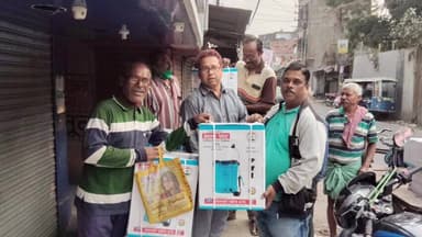 জয়নগর ১: ক্ষুদ্র ও প্রান্তিক চাষীদের হাতে কৃষি সামগ্রী বিতরণ হলো জয়নগরের