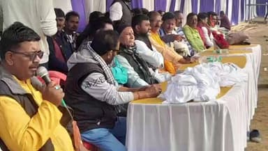 निरसा/चिरकुंडा: सांसद खेल महोत्सव का किया गयाआयोजन KFS ग्राउंड में फुटबॉल मैच का किया गया उद्घाटन पहुंची पूर्वमंत्री