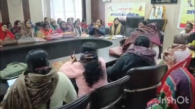 सिरौली गौसपुर: सिरौली गौसपुर ब्लॉक सभागार में पोषण भी पढ़ाई भी कार्यक्रम के दूसरे चरण का प्रशिक्षण जारी है