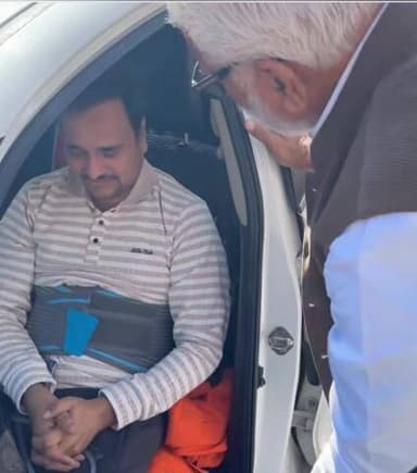 नरसिंहगढ़: खेड़ी गांव में नरसिंहगढ़ विधायक मोहन शर्मा ने दिवंगत राजेश दांगी को श्रद्धांजलि दी, करंट लगने से हुई थी मौत