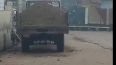 गोवर्धन: गोवर्धन में मिट्टी के अवैध खनन में लगी चार ट्रैक्टर-ट्रॉली को पुलिस ने किया ज़ब्त