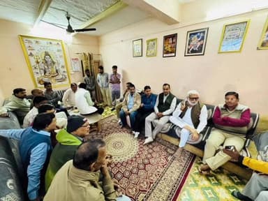 नरसिंहगढ़: विधायक मोहन शर्मा ने नरसिंहगढ़ कार्यालय में लगाया जनता दरबार, लोगों की सुनी समस्याएं, अधिकारियों को किया फोन