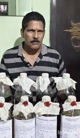 ചേർത്തല: പെരുമ്പളത്ത് വിൽപനയ്ക്ക് സൂക്ഷിച്ചിരുന്ന വാറ്റ് ചാരായവും വിദേശ മദ്യവുമായി ഒരാൾ പിടിയിൽ