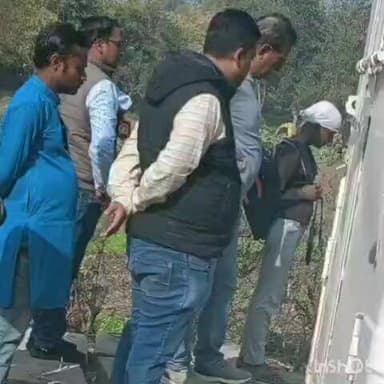 बल्देवगढ़: बल्देवगढ़ में चल रहे निर्माण कार्यों की जांच के लिए सागर से पहुंची मोबाइल टेस्टिंग लैब टीम, सैंपल लिए