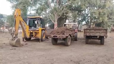 घुवारा: सलैया में अवैध खनन पर एसडीएम की कार्रवाई, जेसीबी व दो ट्रैक्टर-ट्रॉली जब्त कर भगवा थाना में रखवाए