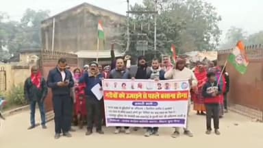 कटरा: कटरा में अतिक्रमण हटाए जाने से नाराज़ स्थानीय लोगों का धरना प्रदर्शन, जमकर की नारेबाजी