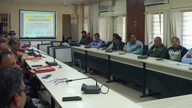 शाजापुर: जामन में सरपंच पद के उप निर्वाचन-2025 हेतु मतदान दलों को दिया गया पहला प्रशिक्षण