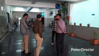 परसिया: अस्पताल के टॉयलेट में मिले बच्चे के मामले की जांच शुरू, परासिया टीआई अस्पताल पहुंचे