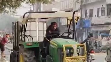 सिरसागंज: नगर के इटावा रोड पर पालिका ने चलाया तलीझाड़ सफाई अभियान, इस दौरान चेयरमैन प्रतिनिधि भी रहे मौजूद