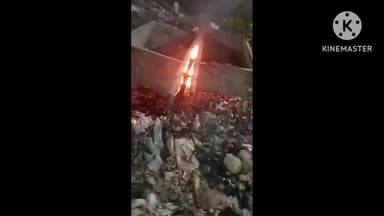 कैलारस: अनाज मंडी गेट के सामने कचरे के ढेर में खड़ी दो गाड़ियों में समाजकंटकों ने लगाई आग, वीडियो वायरल