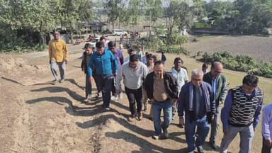 সীতাই: আদাবাড়ি অঞ্চলের কামতেস্বরী গড়ে চা চাষ পদ্ধতি শুরু করতে পরিদর্শন