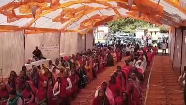 घट्टिया: घट्टिया में आत्मनिर्भर भारत अभियान सह जी.एस.टी. उत्सव सम्मेलन का आयोजन