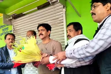 ক্যানিং ২: আলিয়া ইউনিভার্সিটি কোর্ট মেম্বার নিযুক্ত হওয়ায় বিধায়ককে শুভেচ্ছা বার্তা দিলেন এলাকার দলীয় নেতৃত্বরা