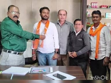 चिमूर: उपसरपंच वैभव ठाकरे यांचा शिवसेनेत जाहीर प्रवेश शेकडो कार्यकर्त्यासहित