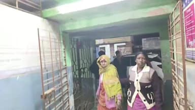 মন্তেশ্বর: বার্ধক্য ভাতার টাকায় মদ খাওয়াকে কেন্দ্র করে ছেলের সাথে বচসা, আত্মঘাতী হওয়ার চেষ্টা মায়ের