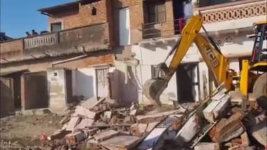 દસાડા: દસાડાના જૈનાબાદ થી સાવડા જવાના રસ્તે નવા ગામતળ માટે દબાણ દૂર કરવાની કામગીરી હાથ ધરાઈ