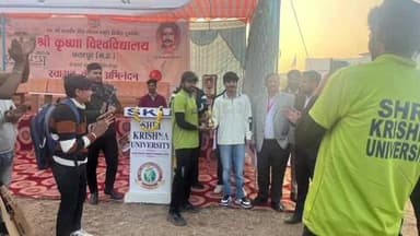 छतरपुर: श्री कृष्णा यूनिवर्सिटी में स्पोर्ट्स फेस्टिवल के तीसरे दिन खेले गए मैच, विपिन अवस्थी रहे मुख्य अतिथि!